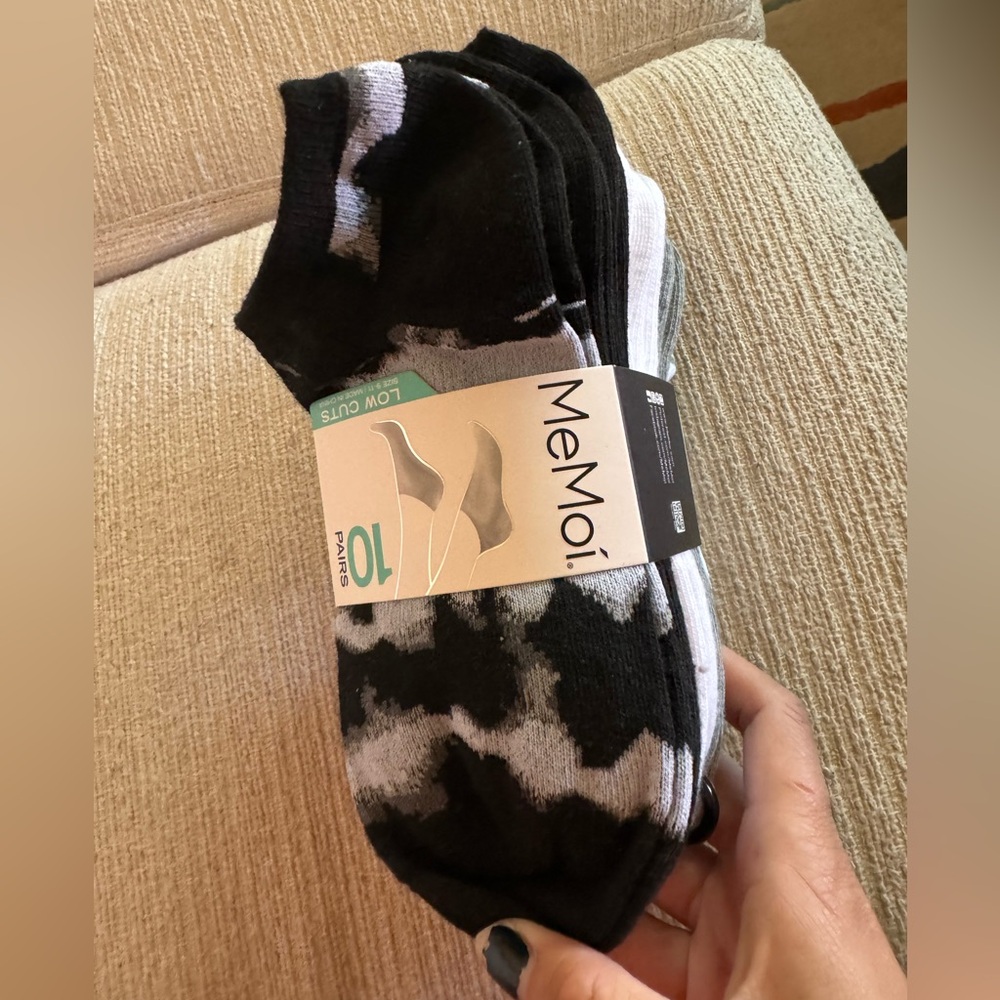 NWT Black and White Women's 10 Low Cut Socks